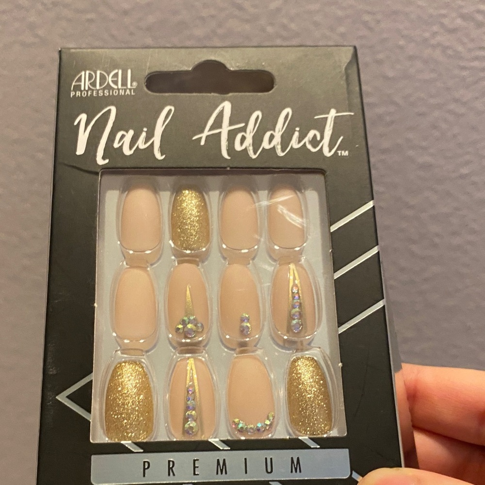Ardell Nail Addict Premium Press-On Nails - Gold and Cream - Picture 2 of 4